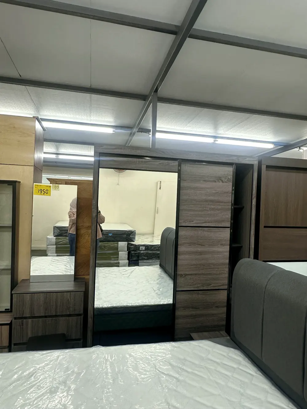 Wardrobe pintu gelongsor cermin