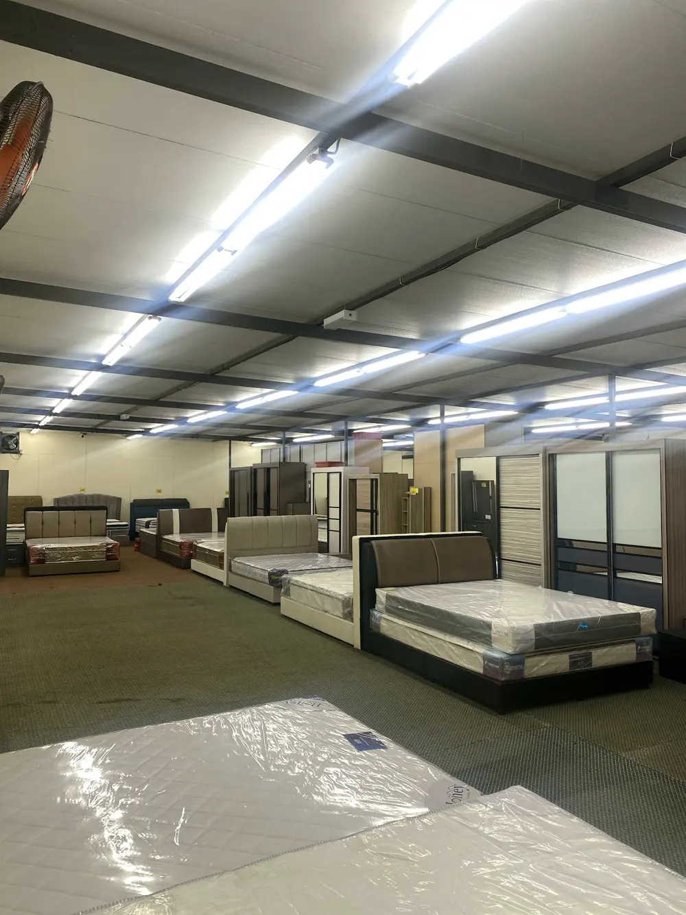 Ruangan tilam dan bedframe